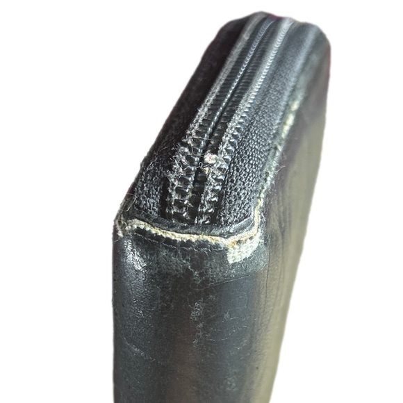 Chanel Camellia Wallet *Rehab* | Embossed Black  Lambskin Leather | Zipper - Picture 4 of 8